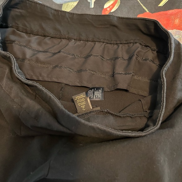 CHICO’S So Slimming Black Crops - Picture 2 of 8